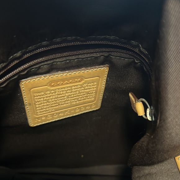 Vintage Coach Crossbody bag. - Picture 9 of 12